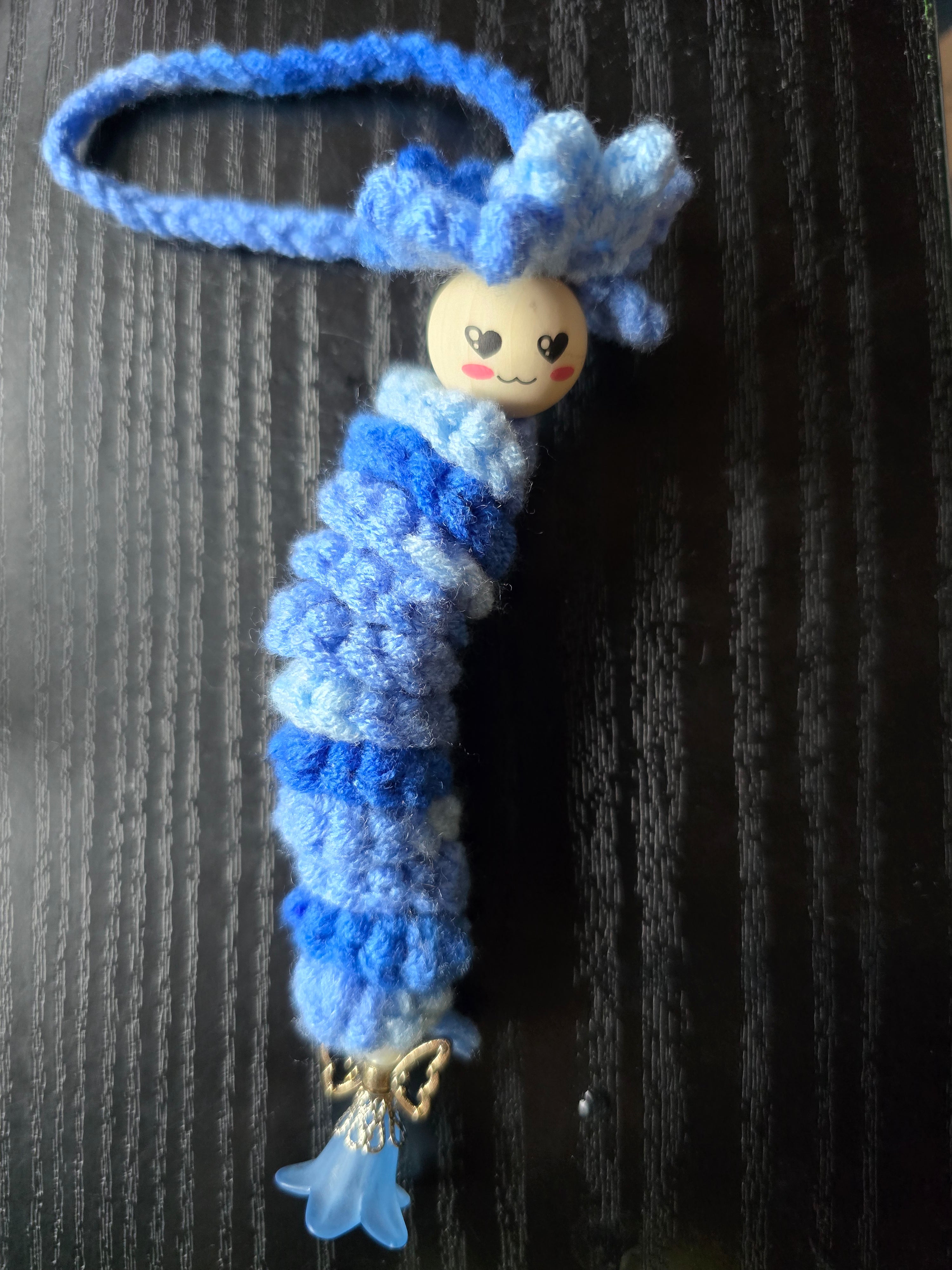 🧶 Handgemachte Sorgenwürmli – kleine Glücksbringer mit grosser Wirkung