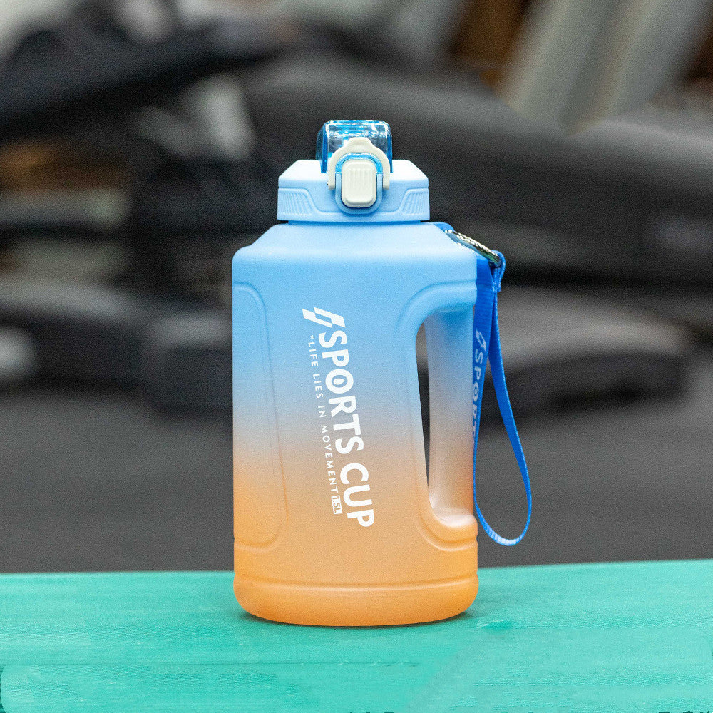 Extra große Trinkflasche mit Strohhalm